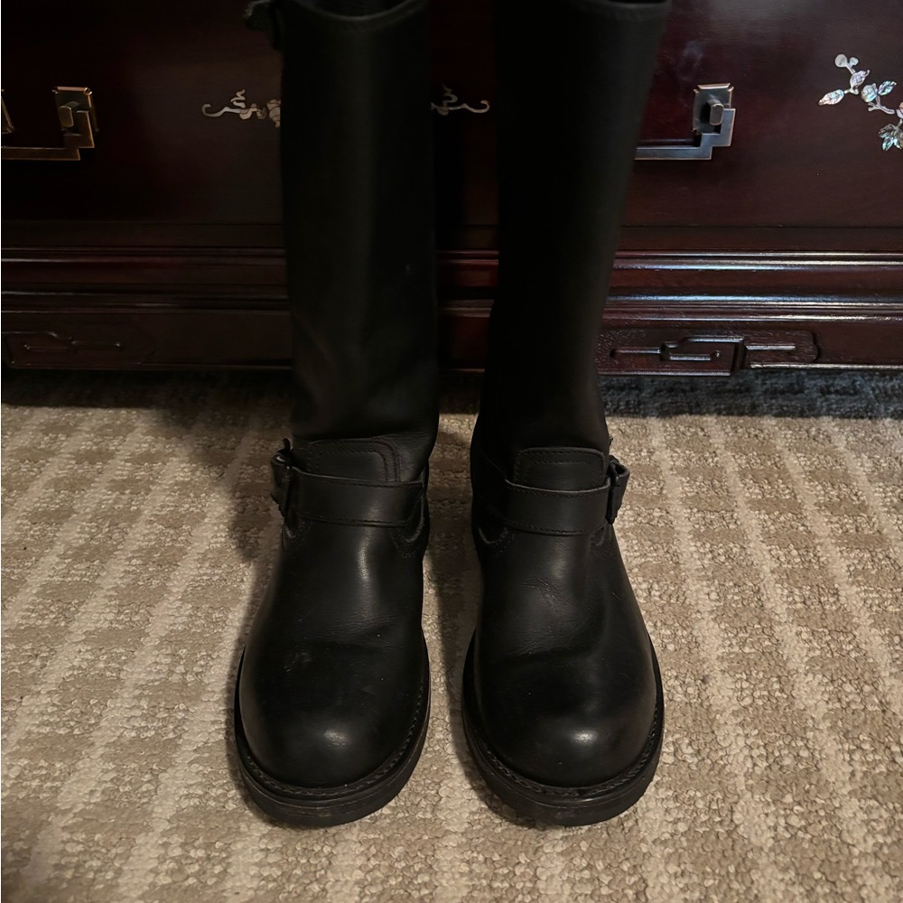 Frye classic Engineer boot size 9 - Picture 3 of 7